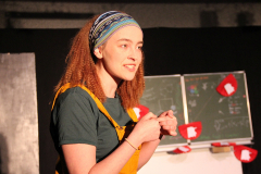 Zora und Curie retten die Schule, Generalprobe und Premiere in Beber 2023. Foto: Stefan Zawilla, Junges Theater Beber