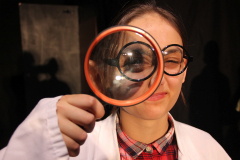 Zora und Curie retten die Schule, Generalprobe und Premiere in Beber 2023. Foto: Stefan Zawilla, Junges Theater Beber