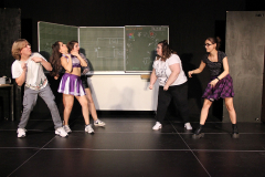 Zora und Curie retten die Schule, Generalprobe und Premiere in Beber 2023. Foto: Stefan Zawilla, Junges Theater Beber