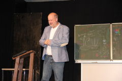 Zora und Curie retten die Schule, Generalprobe und Premiere in Beber 2023. Foto: Stefan Zawilla, Junges Theater Beber