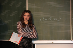 Zora und Curie retten die Schule, Generalprobe und Premiere in Beber 2023. Foto: Stefan Zawilla, Junges Theater Beber