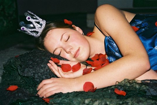 Ein Sommernachtstraum 2002: Königin Titania auf dem Blütenbett