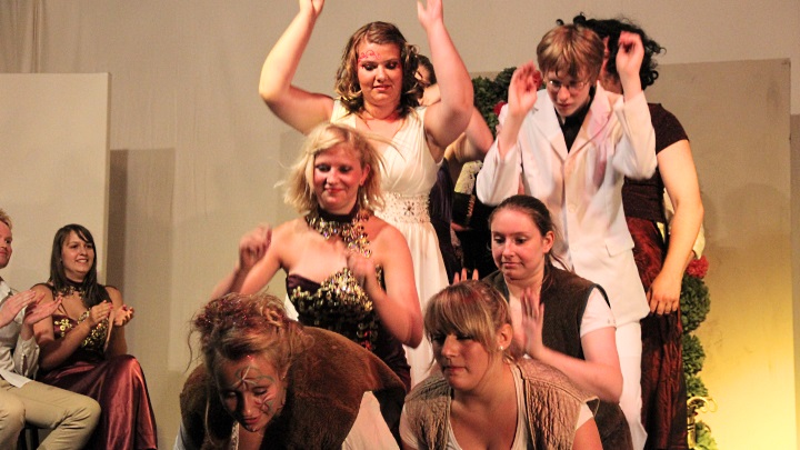 Ein Sommernachtstraum 2012: Tanz mit Verbeugung (Junges Theater Beber)