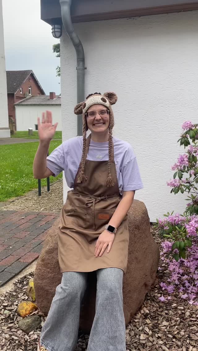 Ein Hallo von uns aus der Auftrittspause!👋🏼
Bei der Bereisung der Kirchenkreis-Region Nord haben wir gestern in Hachmühlen Eis verteilt!😋🍦
#dideldadeldum #theater