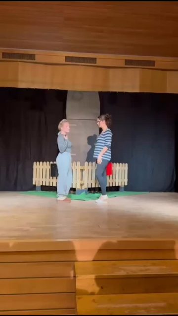 Ein kleiner Einblick in unsere Tanzprobe!💃 
Wenn ihr mehr davon sehen wollt, dann reserviert euch noch schnell Plätze für unsere letzten beiden Auftritte unter https://www.yesticket.org/events/de/didel-dadel-dum 🥳